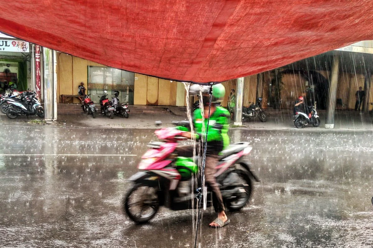 Jakarta berpotensi hujan hari ini dengan intensitas ringan hingga sedang