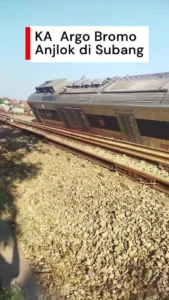 KA Argo Bromo Anggrek Tabrak KRL di Stasiun Bekasi Timur: Update Evakuasi 2026