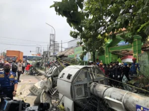 Kecelakaan kereta Bekasi Timur memakan korban jiwa karyawan