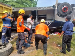 Kecelakaan KRL Bekasi: 38 Penumpang Dievakuasi, 4 Meninggal