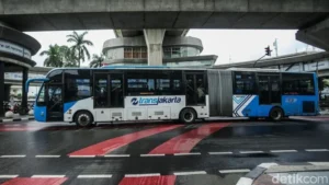 Kenaikan tarif Transjakarta Perlu Kajian Matang di 2026