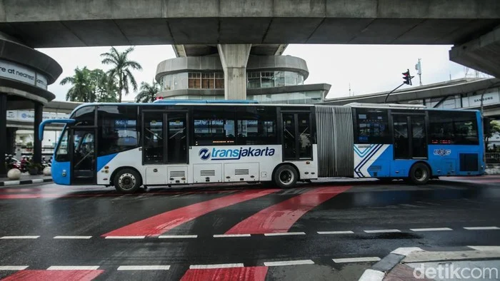 Kenaikan tarif Transjakarta Perlu Kajian Matang di 2026