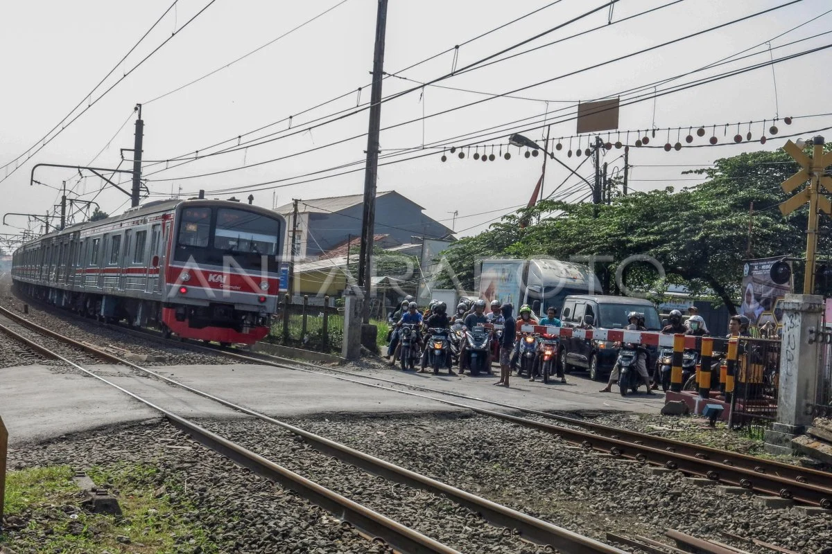 Perlintasan sebidang kereta api harus dievaluasi total demi keselamatan
