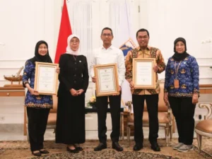 Prestasi Layanan Publik DKI Jakarta: Pemprov Raih Penghargaan Kemendagri
