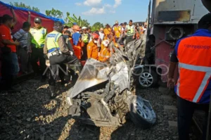 Tabrakan KRL Vs Kereta Argo Bromo: Update Kecelakaan 2026
