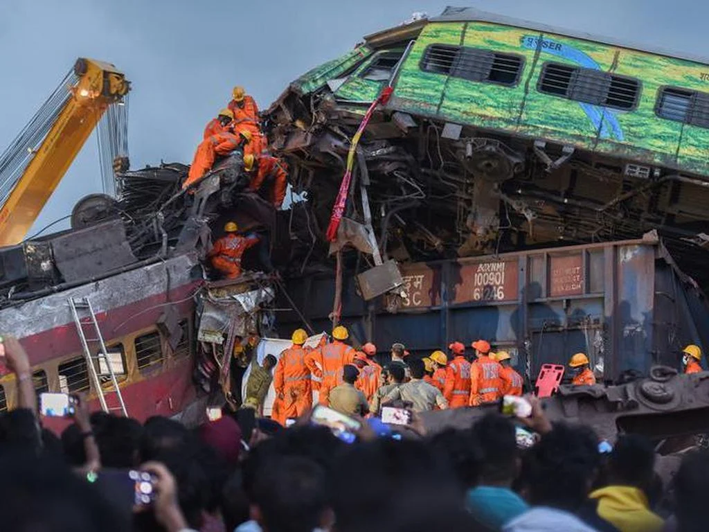 Taksi Green SM Korslet: Penyebab Kecelakaan Kereta Bekasi Timur