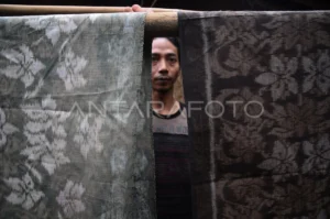 Tenun Pewarna Alami Indonesia Tembus Pasar Global